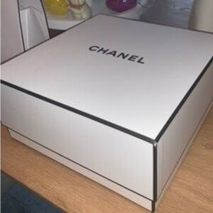 ♦️Authentic Large Chanel Box